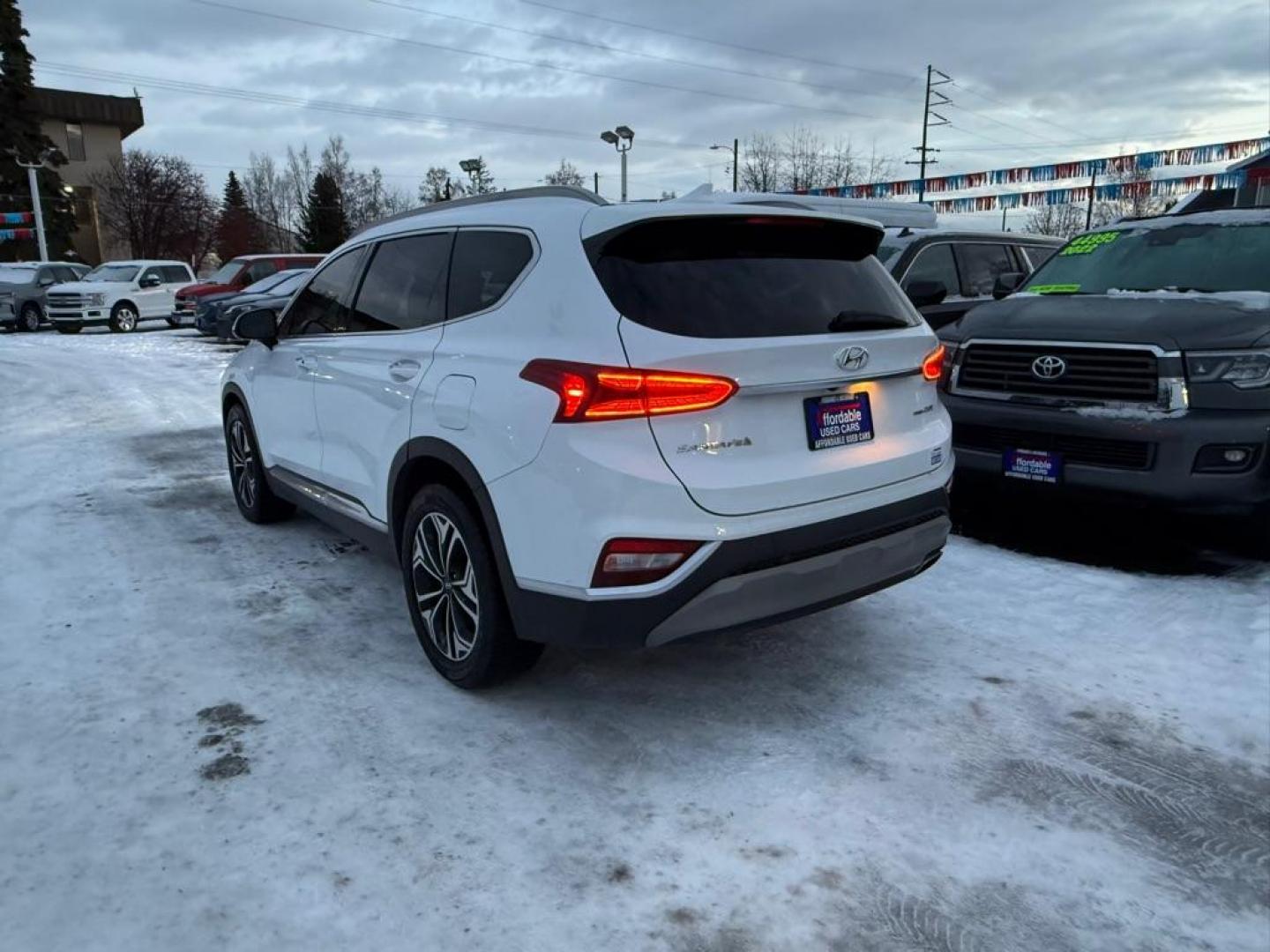 2019 WHITE HYUNDAI SANTA FE LIMITED (5NMS5CAA0KH) with an 2.0L engine, Automatic transmission, located at 929 East 8th Ave, Anchorage, AK, 99501, (907) 274-2277, 61.214783, -149.866074 - Photo#2
