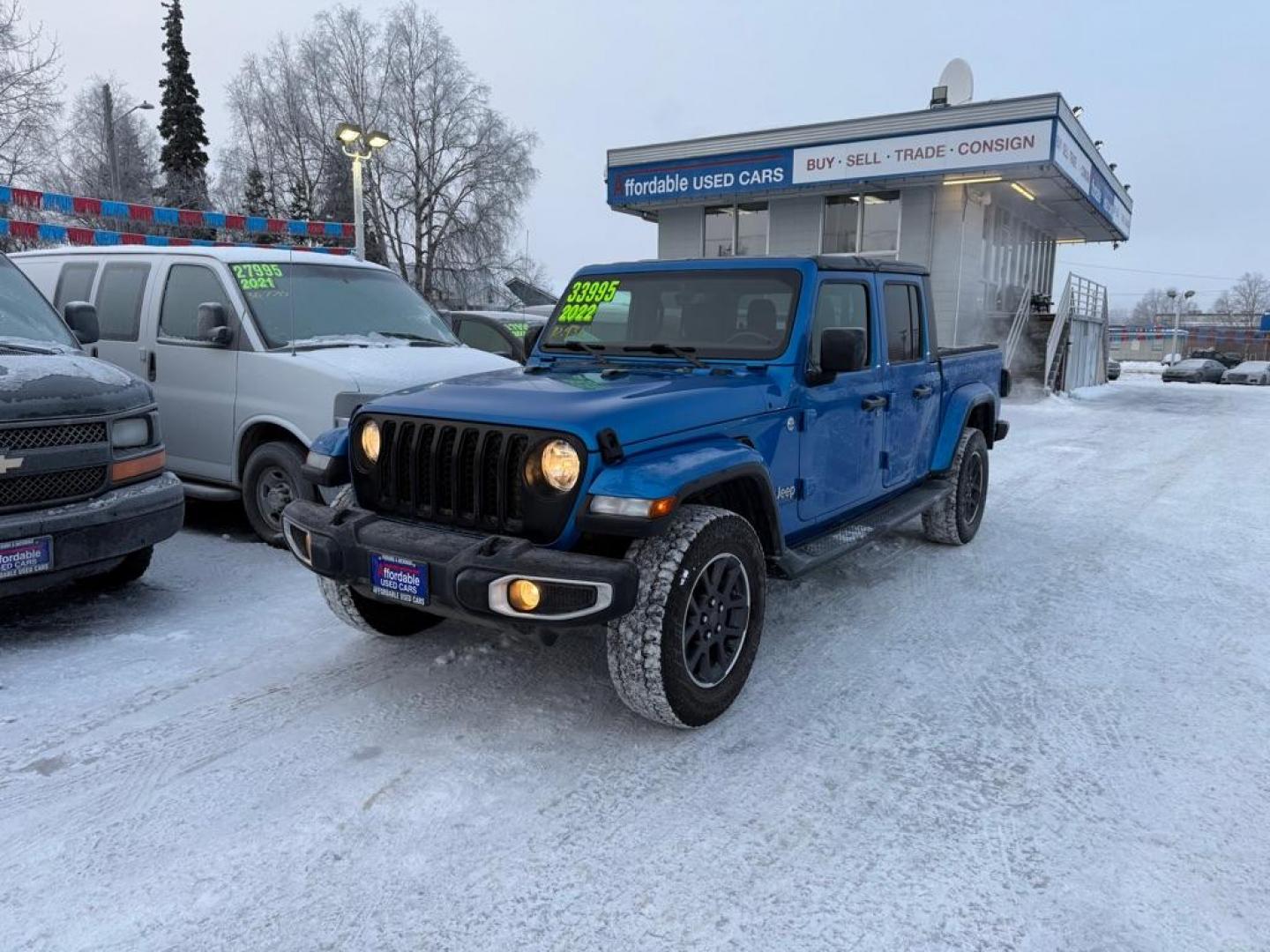 2022 BLUE JEEP GLADIATOR OVERLAND (1C6HJTFG2NL) with an 3.6L engine, Automatic transmission, located at 929 East 8th Ave, Anchorage, AK, 99501, (907) 274-2277, 61.214783, -149.866074 - Photo#0