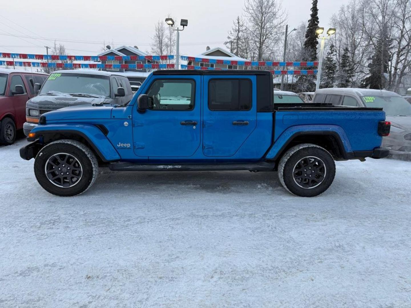 2022 BLUE JEEP GLADIATOR OVERLAND (1C6HJTFG2NL) with an 3.6L engine, Automatic transmission, located at 929 East 8th Ave, Anchorage, AK, 99501, (907) 274-2277, 61.214783, -149.866074 - Photo#1