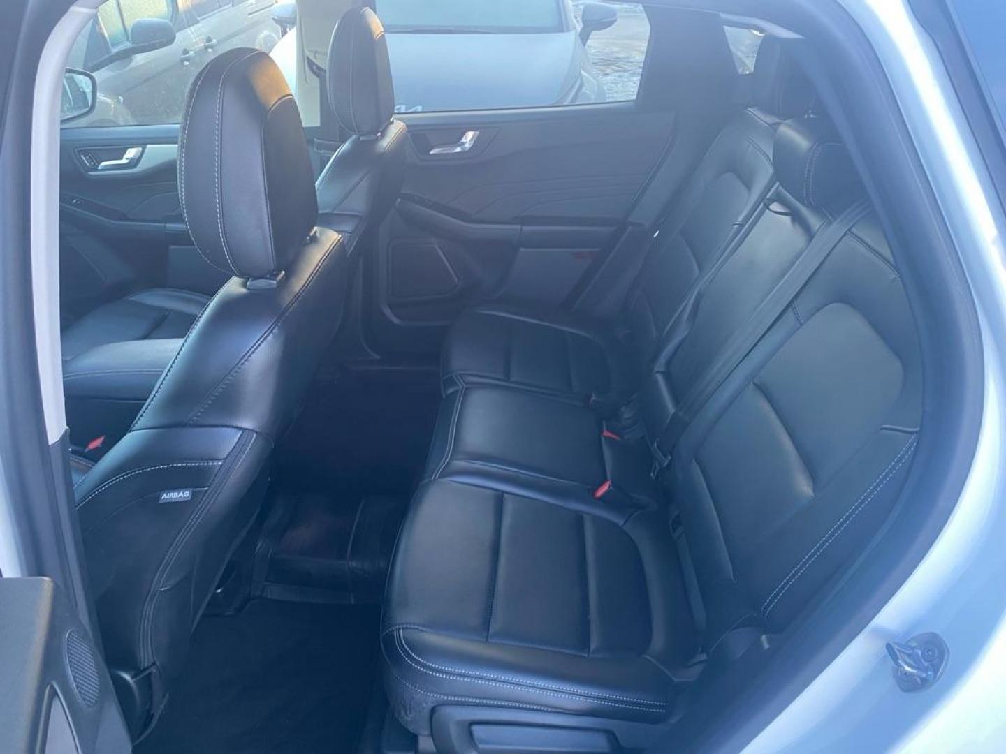 2021 WHITE FORD ESCAPE SEL (1FMCU9H66MU) with an 1.5L engine, Automatic transmission, located at 929 East 8th Ave, Anchorage, AK, 99501, (907) 274-2277, 61.214783, -149.866074 - Photo#3