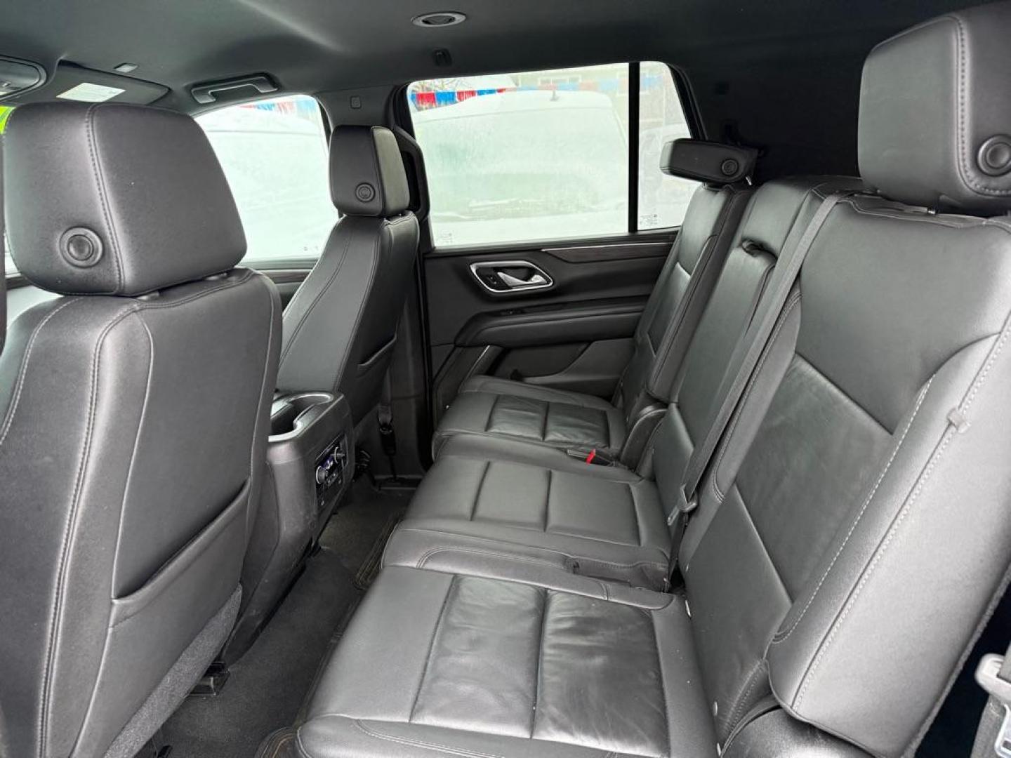 2021 WHITE CHEVROLET TAHOE 1500 LT (1GNSKNKD6MR) with an 5.3L engine, Automatic transmission, located at 929 East 8th Ave, Anchorage, AK, 99501, (907) 274-2277, 61.214783, -149.866074 - Photo#3