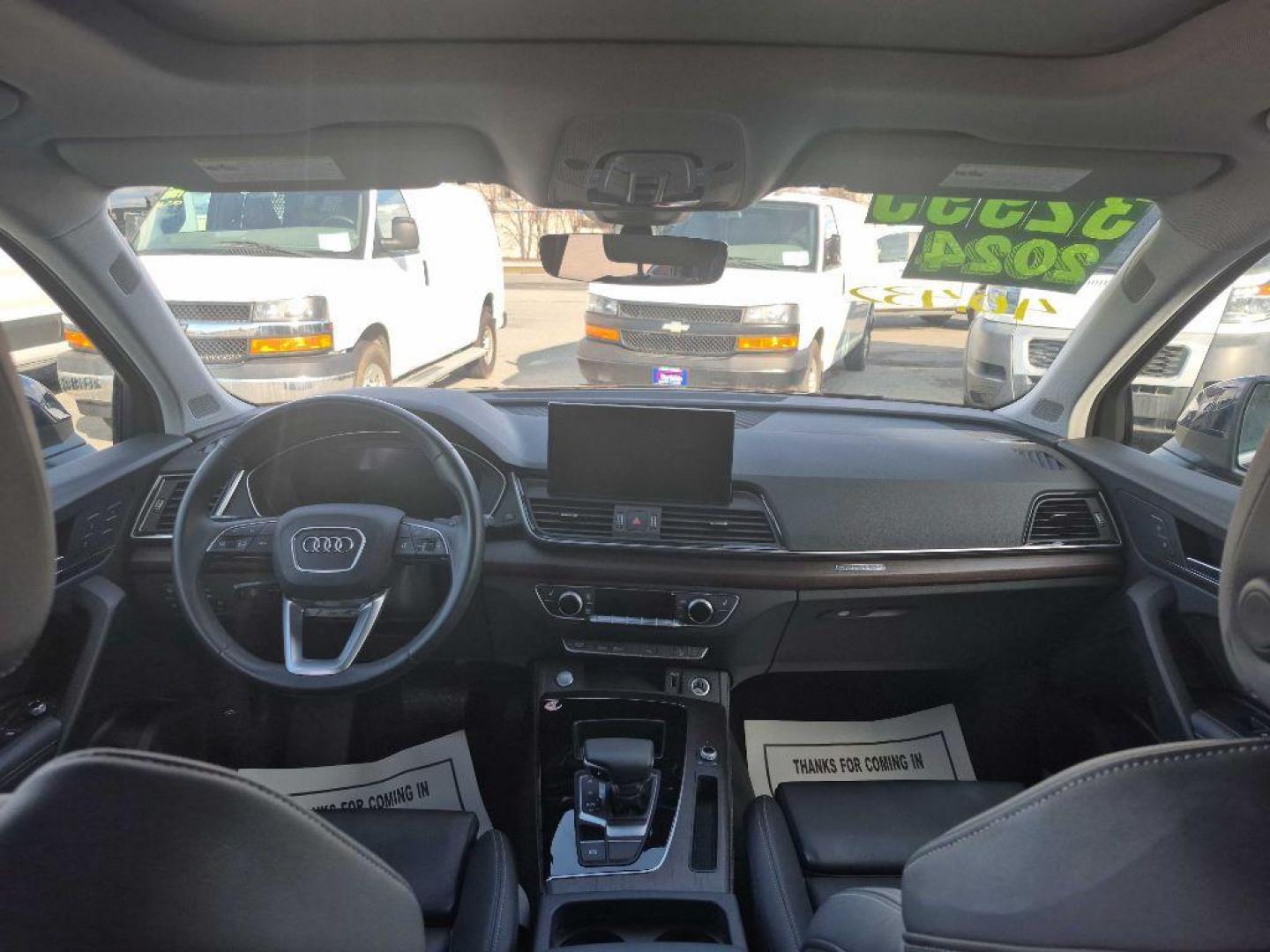 2024 BLACK AUDI Q5 PREMIUM PREMIUM PLUS 45 (WA1EAAFY9R2) with an 2.0L engine, Automatic transmission, located at 929 East 8th Ave, Anchorage, AK, 99501, (907) 274-2277, 61.214783, -149.866074 - Photo#4