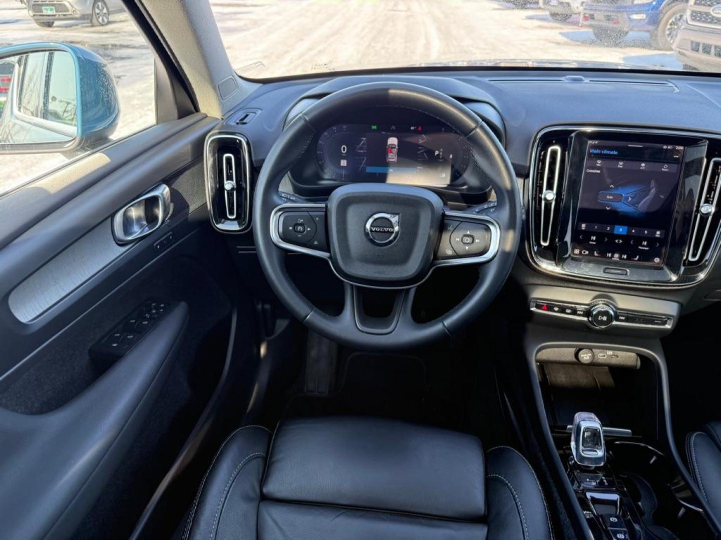 2023 BLUE VOLVO XC40 PLUS (YV4L12UE8P2) with an 2.0L engine, Automatic transmission, located at 929 East 8th Ave, Anchorage, AK, 99501, (907) 274-2277, 61.214783, -149.866074 - Photo#4