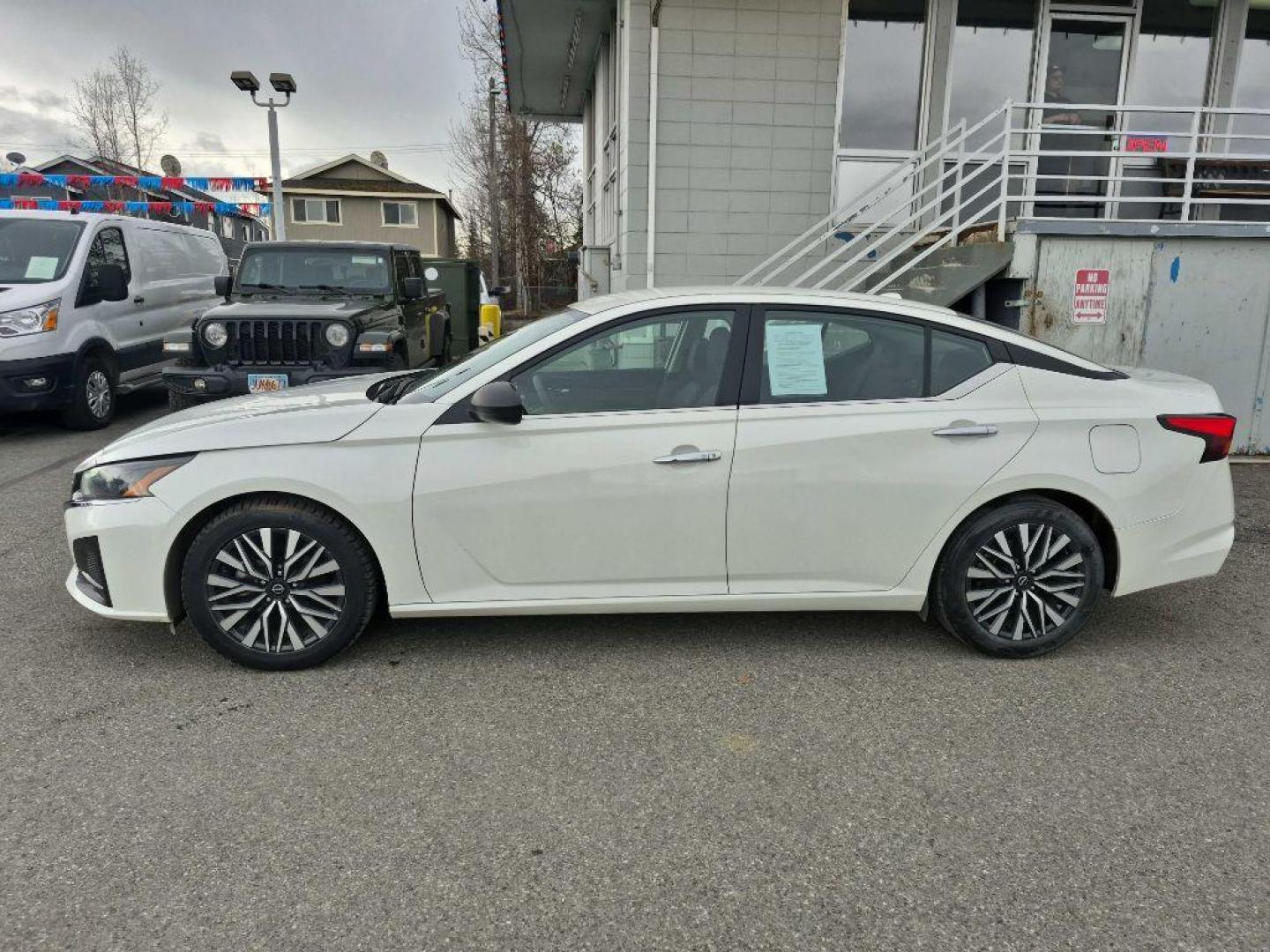 2024 WHITE NISSAN ALTIMA SV SV (1N4BL4DV6RN) with an 2.5L engine, Continuously Variable transmission, located at 929 East 8th Ave, Anchorage, AK, 99501, (907) 274-2277, 61.214783, -149.866074 - Photo#1