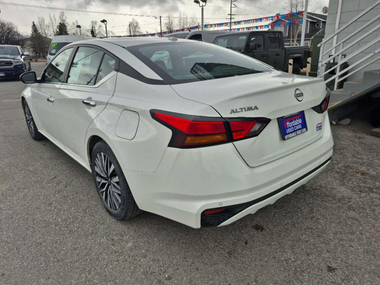 2024 WHITE NISSAN ALTIMA SV SV (1N4BL4DV6RN) with an 2.5L engine, Continuously Variable transmission, located at 929 East 8th Ave, Anchorage, AK, 99501, (907) 274-2277, 61.214783, -149.866074 - Photo#2