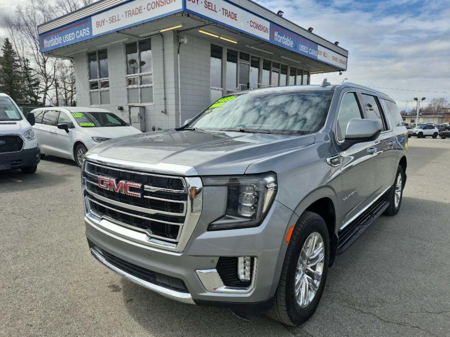 2023 GRAY GMC YUKON XL SLT 1500 SLT (1GKS2GKD9PR) with an 5.3L engine, Automatic transmission, located at 929 East 8th Ave, Anchorage, AK, 99501, (907) 274-2277, 61.214783, -149.866074 - Photo#0