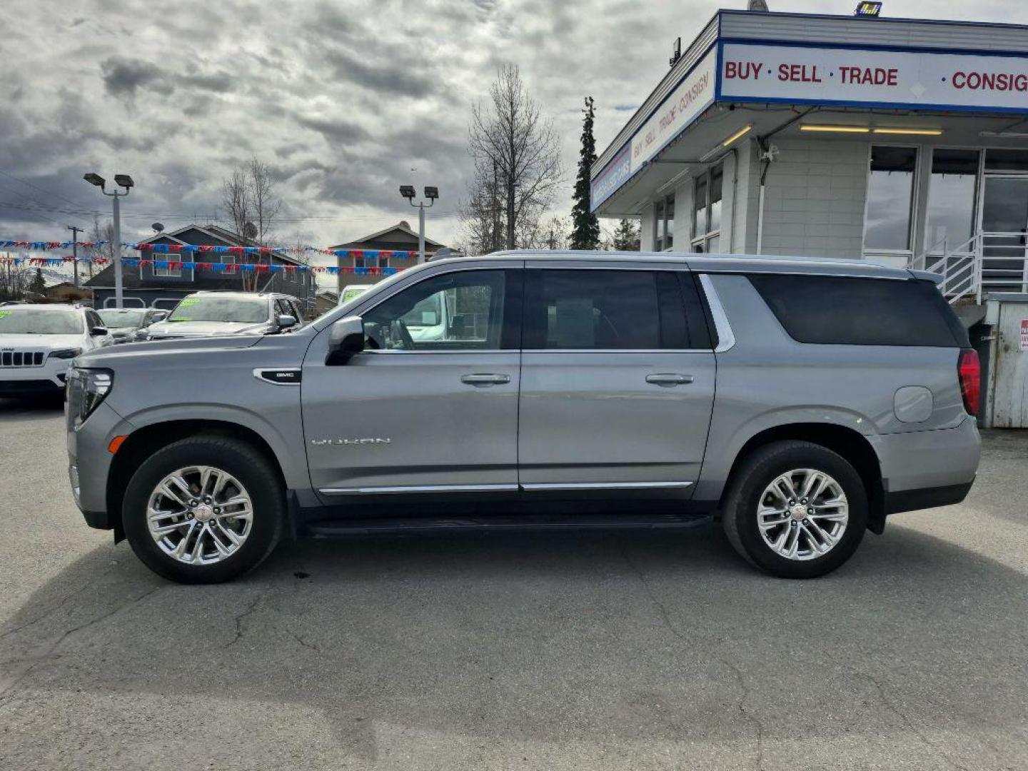 2023 GRAY GMC YUKON XL SLT 1500 SLT (1GKS2GKD9PR) with an 5.3L engine, Automatic transmission, located at 929 East 8th Ave, Anchorage, AK, 99501, (907) 274-2277, 61.214783, -149.866074 - Photo#1