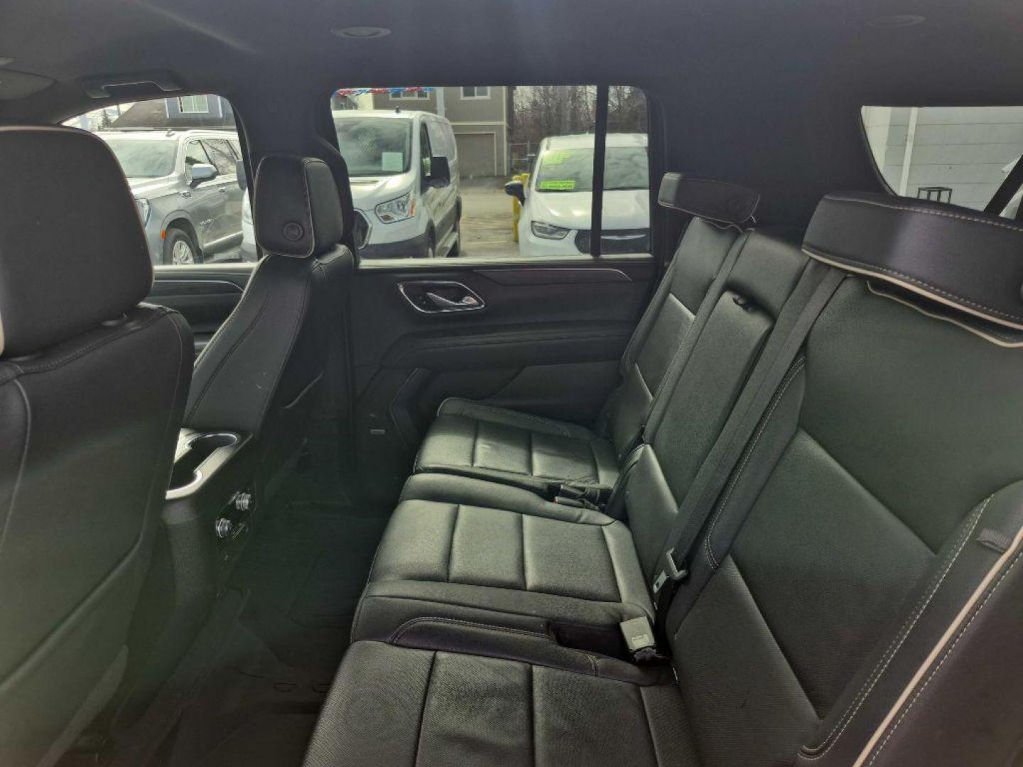 2023 GRAY GMC YUKON XL SLT 1500 SLT (1GKS2GKD9PR) with an 5.3L engine, Automatic transmission, located at 929 East 8th Ave, Anchorage, AK, 99501, (907) 274-2277, 61.214783, -149.866074 - Photo#3