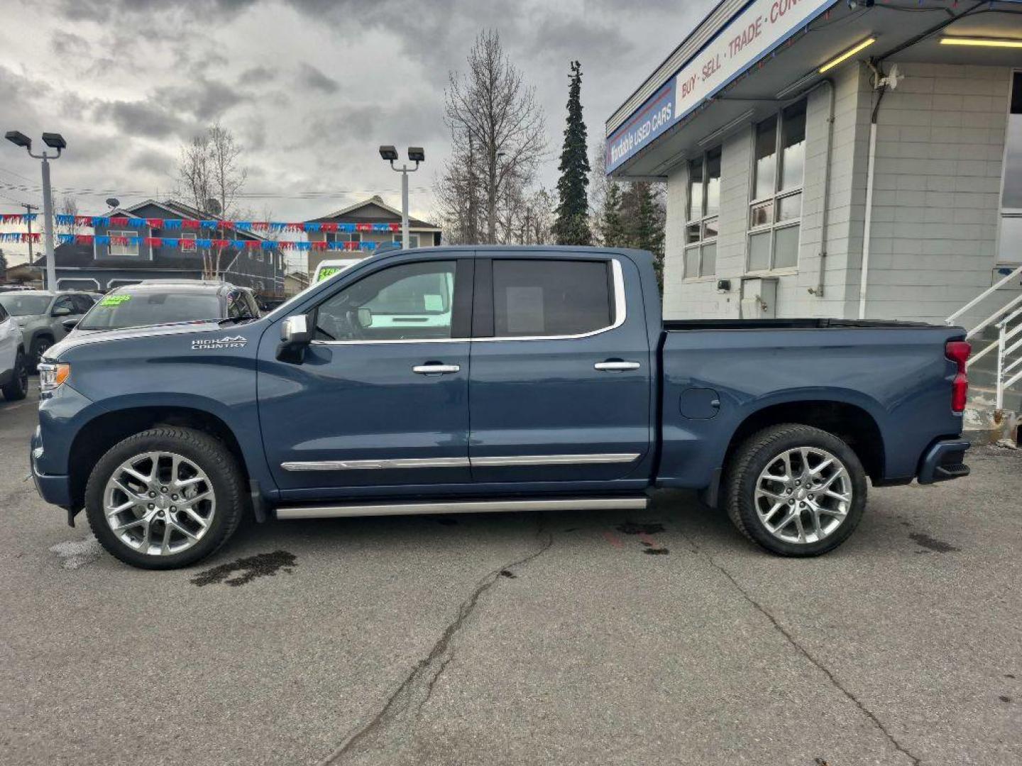 2024 BLUE CHEVROLET SILVERADO 1500 HIGH COUNTRY (2GCUDJEDXR1) with an 5.3L engine, Automatic transmission, located at 929 East 8th Ave, Anchorage, AK, 99501, (907) 274-2277, 61.214783, -149.866074 - Photo#1