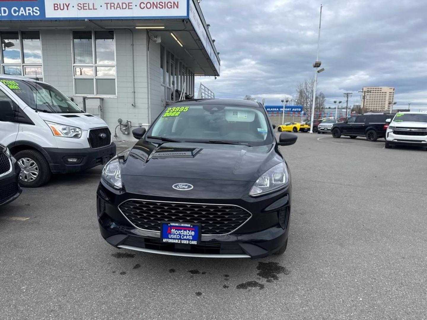 2022 BLACK FORD ESCAPE SE (1FMCU9G65NU) with an 1.5L engine, Automatic transmission, located at 929 East 8th Ave, Anchorage, AK, 99501, (907) 274-2277, 61.214783, -149.866074 - Photo#0