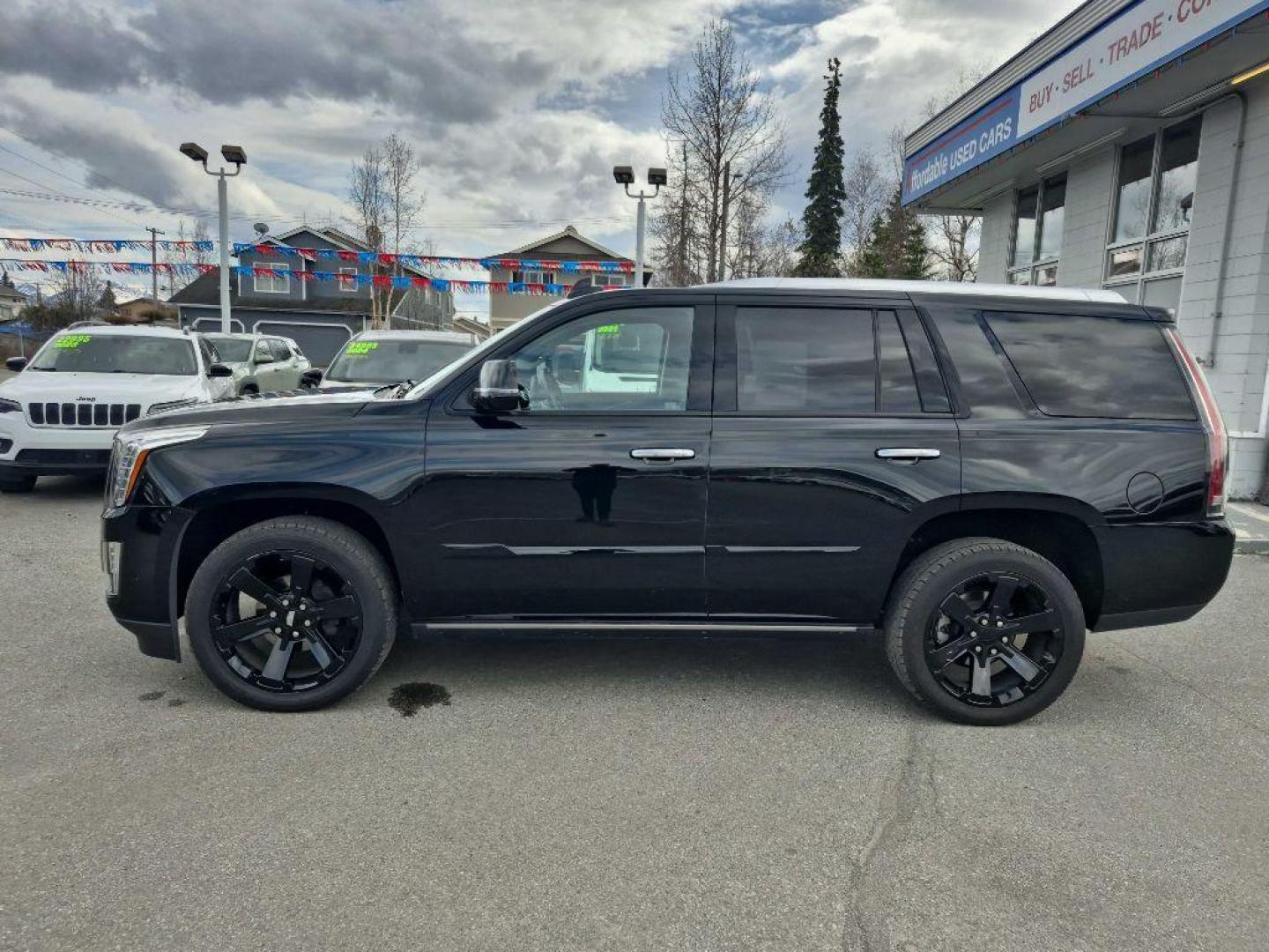 2020 CADILLAC ESCALADE PREMIUM LUXURY (1GYS4CKJ5LR) with an 6.2L engine, Automatic transmission, located at 929 East 8th Ave, Anchorage, AK, 99501, (907) 274-2277, 61.214783, -149.866074 - Photo#1