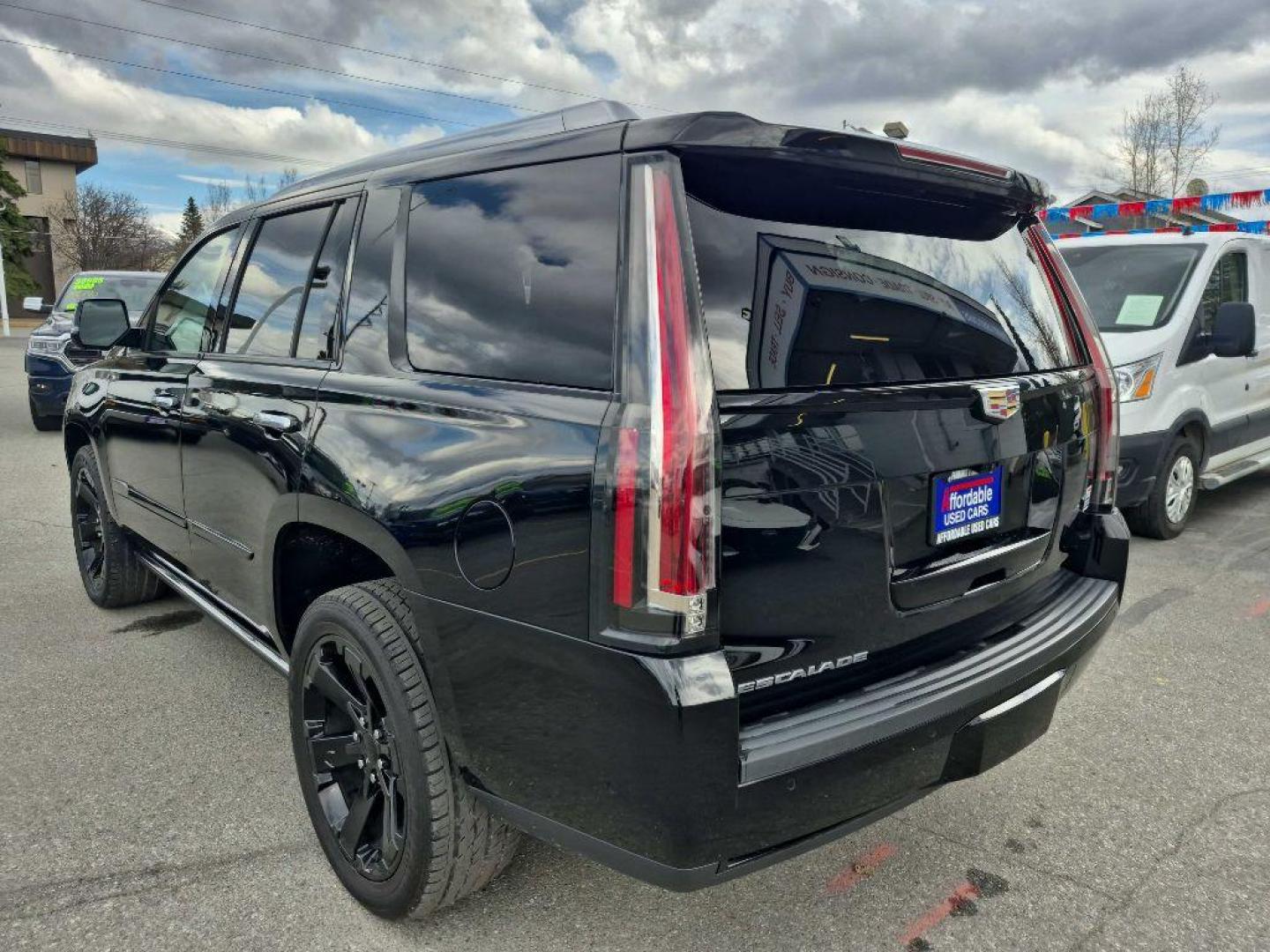 2020 CADILLAC ESCALADE PREMIUM LUXURY (1GYS4CKJ5LR) with an 6.2L engine, Automatic transmission, located at 929 East 8th Ave, Anchorage, AK, 99501, (907) 274-2277, 61.214783, -149.866074 - Photo#2