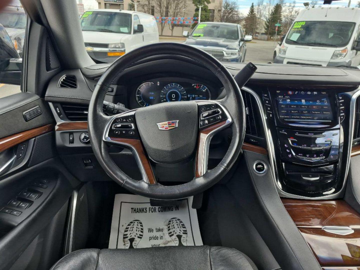2020 CADILLAC ESCALADE PREMIUM LUXURY (1GYS4CKJ5LR) with an 6.2L engine, Automatic transmission, located at 929 East 8th Ave, Anchorage, AK, 99501, (907) 274-2277, 61.214783, -149.866074 - Photo#4