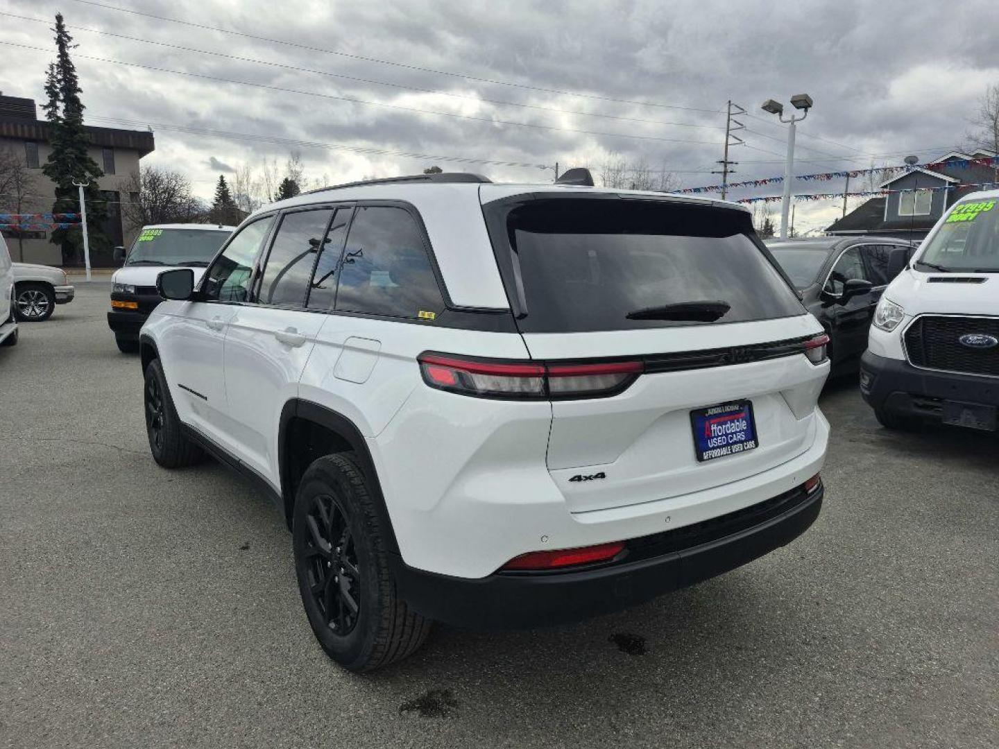 2024 WHITE JEEP GRAND CHEROKEE LAREDO (1C4RJHAGXR8) with an 3.6L engine, Automatic transmission, located at 929 East 8th Ave, Anchorage, AK, 99501, (907) 274-2277, 61.214783, -149.866074 - Photo#2