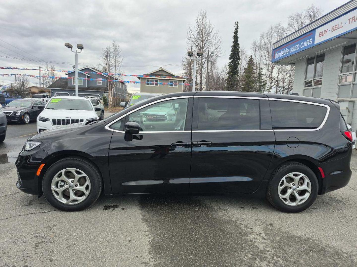 2024 BLACK CHRYSLER PACIFICA LMTD LIMITED (2C4RC1GG5RR) with an 3.6L engine, Automatic transmission, located at 929 East 8th Ave, Anchorage, AK, 99501, (907) 274-2277, 61.214783, -149.866074 - Photo#1