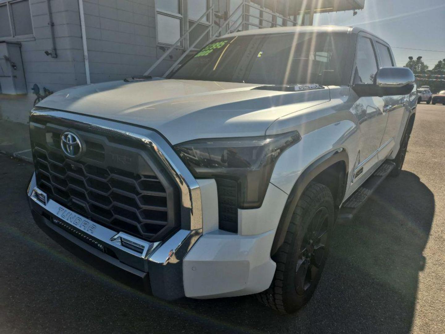 2022 WHITE TOYOTA TUNDRA CREWMAX PLATINUM (5TFMC5DB5NX) with an 3.4L engine, Automatic transmission, located at 929 East 8th Ave, Anchorage, AK, 99501, (907) 274-2277, 61.214783, -149.866074 - Photo#0