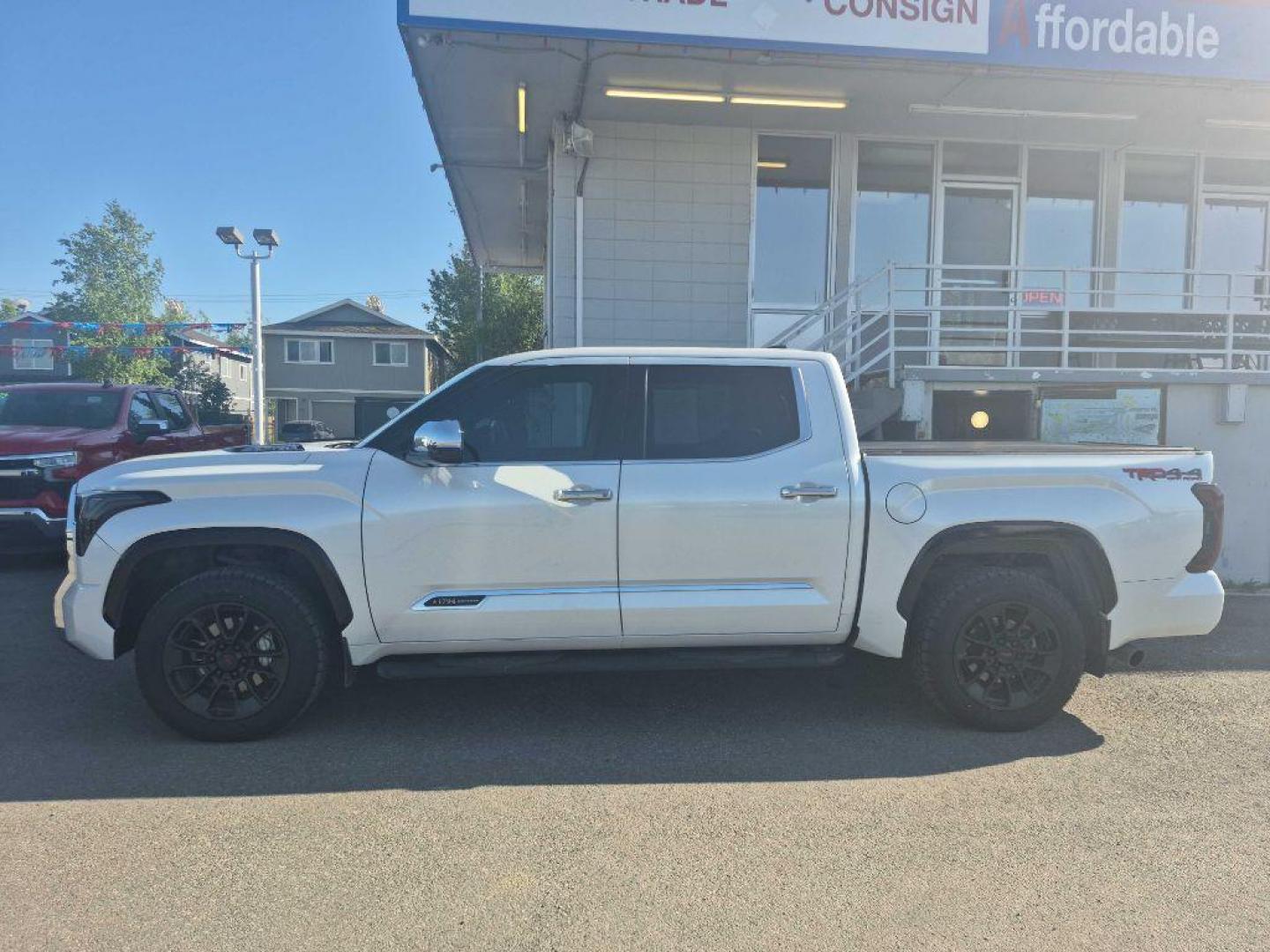 2022 WHITE TOYOTA TUNDRA CREWMAX PLATINUM (5TFMC5DB5NX) with an 3.4L engine, Automatic transmission, located at 929 East 8th Ave, Anchorage, AK, 99501, (907) 274-2277, 61.214783, -149.866074 - Photo#1