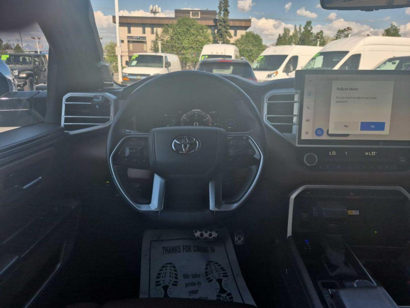 2022 WHITE TOYOTA TUNDRA CREWMAX PLATINUM (5TFMC5DB5NX) with an 3.4L engine, Automatic transmission, located at 929 East 8th Ave, Anchorage, AK, 99501, (907) 274-2277, 61.214783, -149.866074 - Photo#4