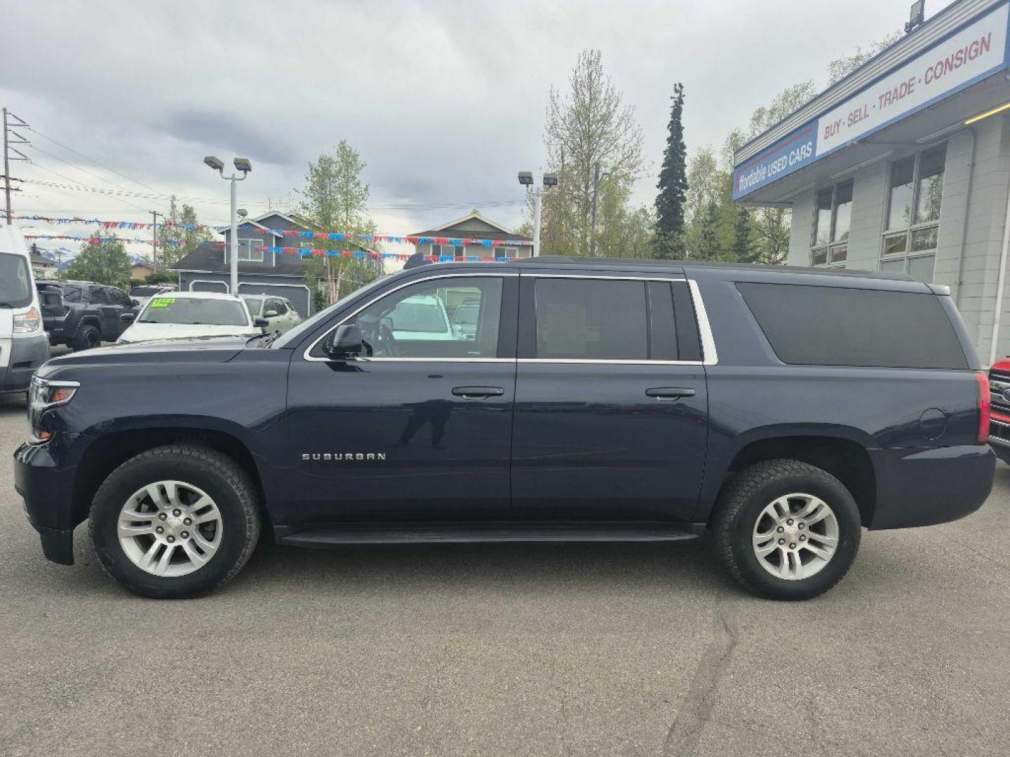 2019 BLUE CHEVROLET SUBURBAN 1500 LS (1GNSKGKC5KR) with an 5.3L engine, Automatic transmission, located at 929 East 8th Ave, Anchorage, AK, 99501, (907) 274-2277, 61.214783, -149.866074 - Photo#1