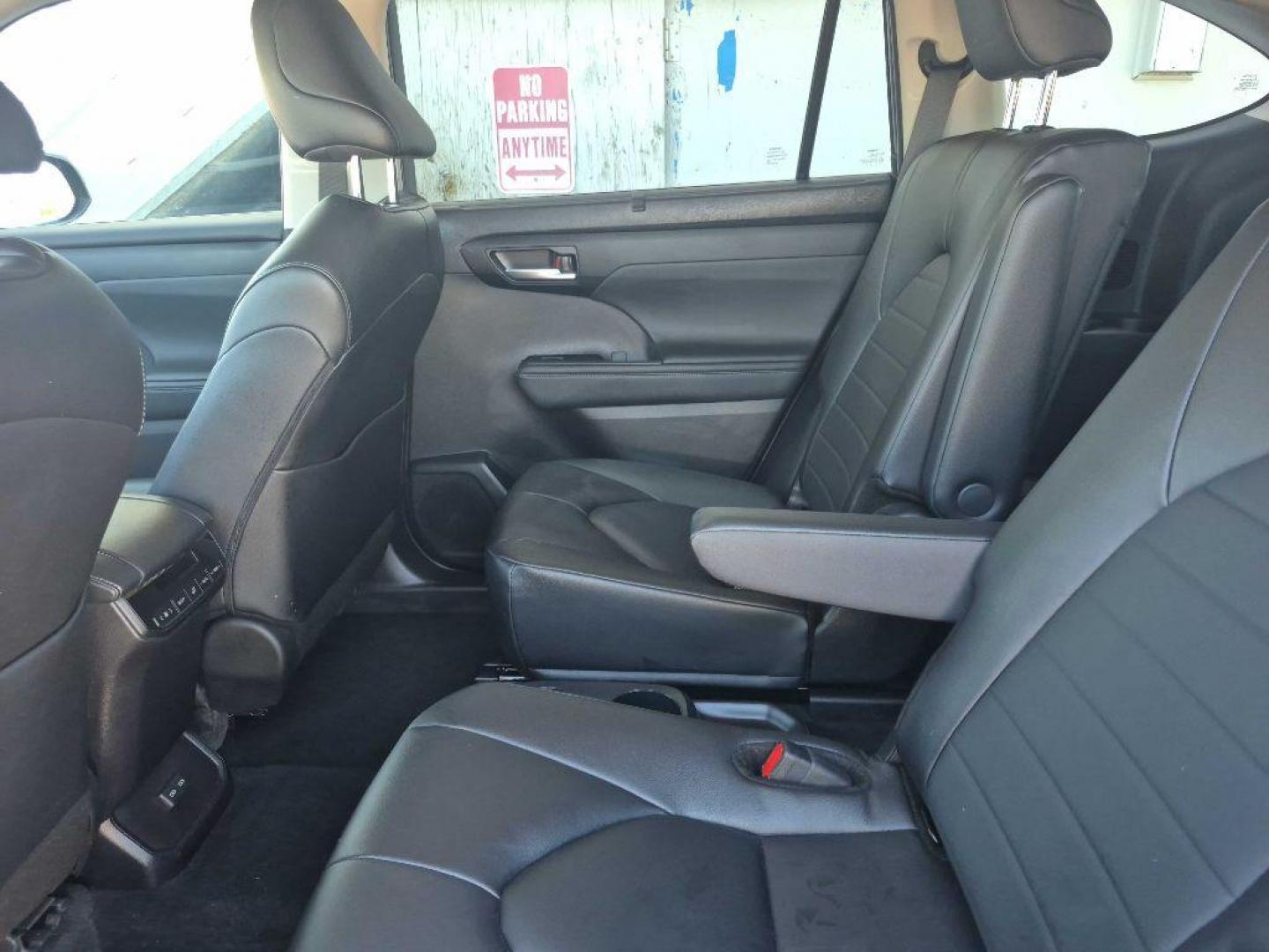 2024 GRAY TOYOTA HIGHLANDER XLE (5TDKDRBH3RS) with an 2.4L engine, Automatic transmission, located at 929 East 8th Ave, Anchorage, AK, 99501, (907) 274-2277, 61.214783, -149.866074 - Photo#3