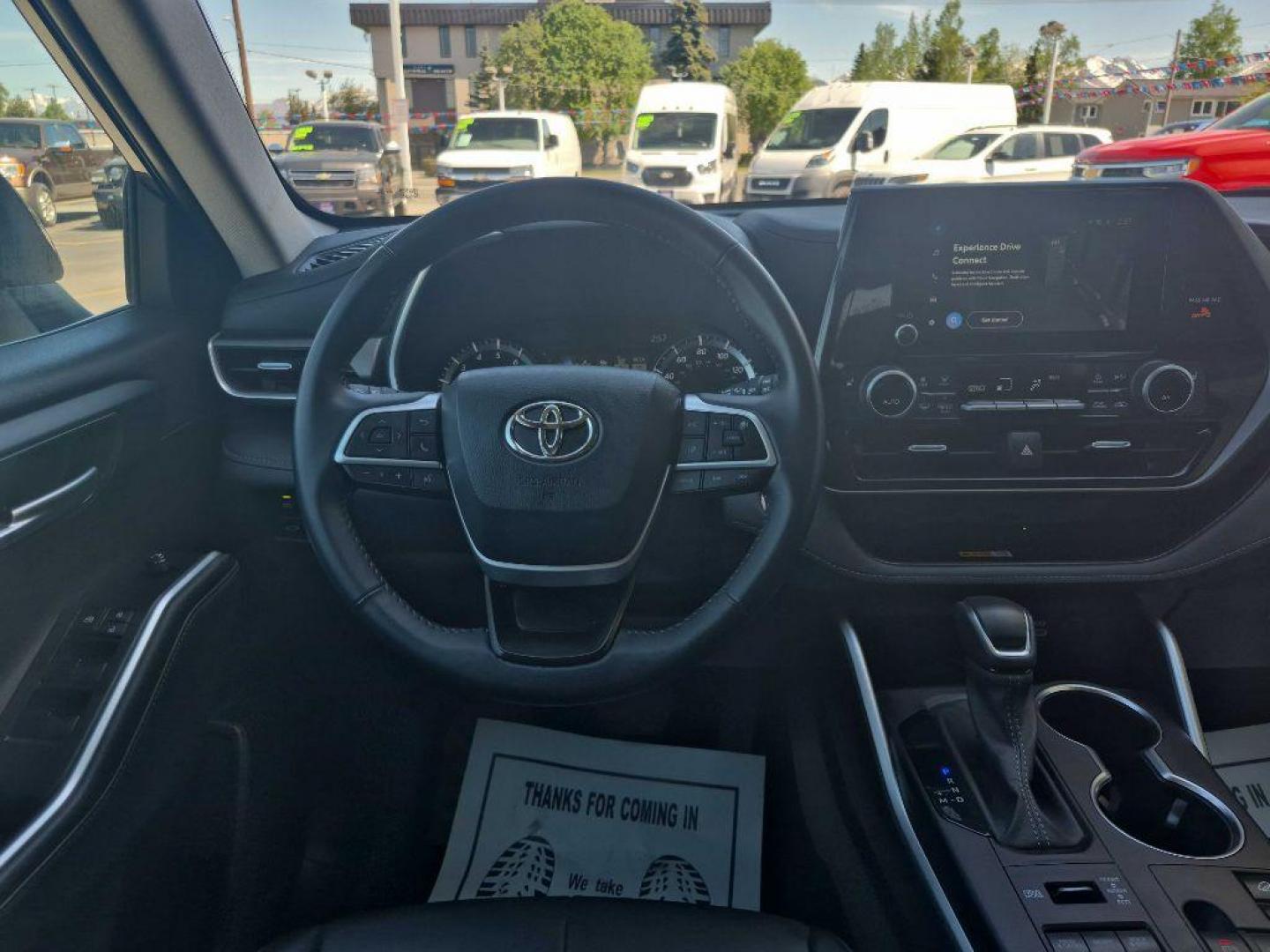 2024 GRAY TOYOTA HIGHLANDER XLE (5TDKDRBH3RS) with an 2.4L engine, Automatic transmission, located at 929 East 8th Ave, Anchorage, AK, 99501, (907) 274-2277, 61.214783, -149.866074 - Photo#4