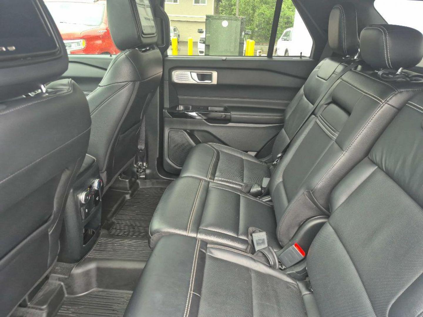 2021 WHITE FORD EXPLORER ST (1FM5K8GC1MG) with an 3.0L engine, Automatic transmission, located at 929 East 8th Ave, Anchorage, AK, 99501, (907) 274-2277, 61.214783, -149.866074 - Photo#3